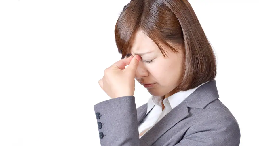 町田で眼精疲労に悩む女性