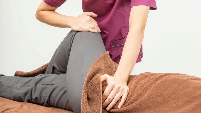 整体をプレゼントされた女性